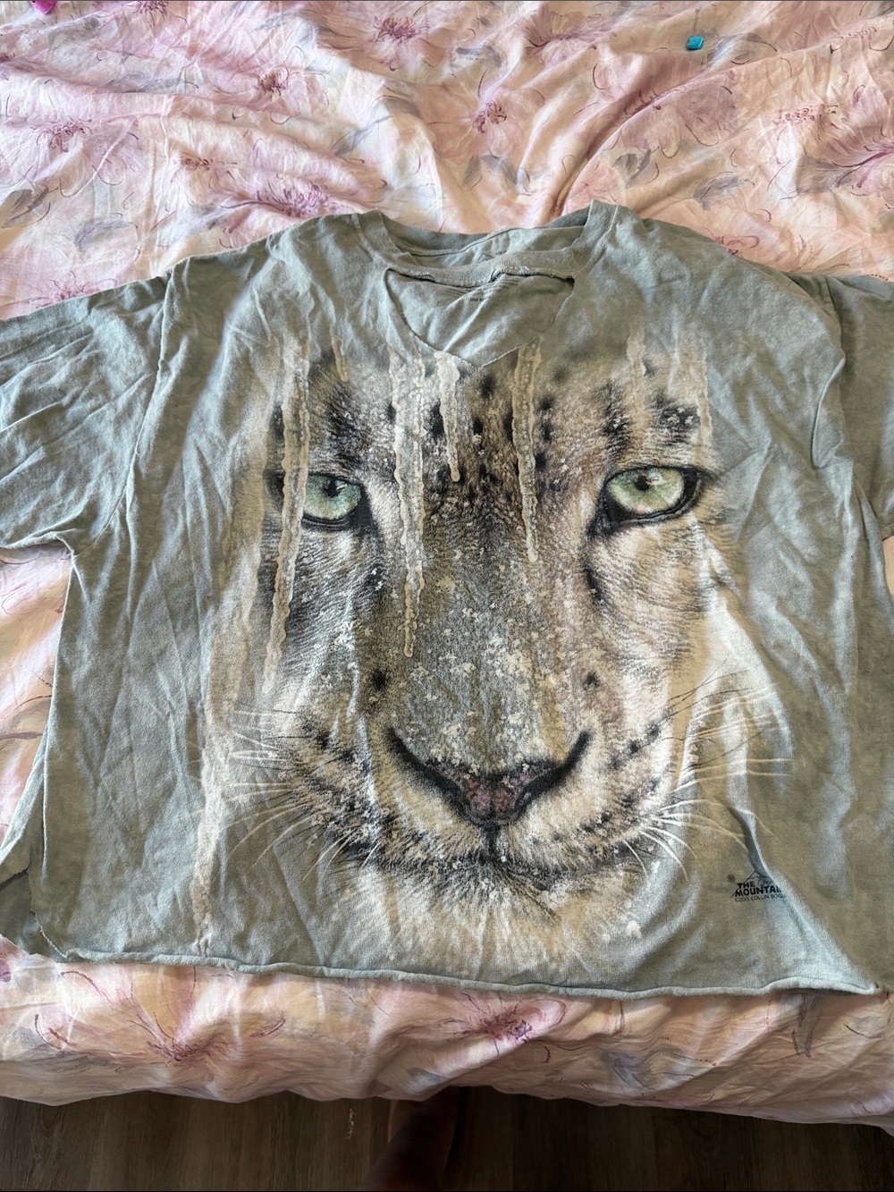 Mountain Khakis Women's Short Sleeve Leopard Face Tee in Gray